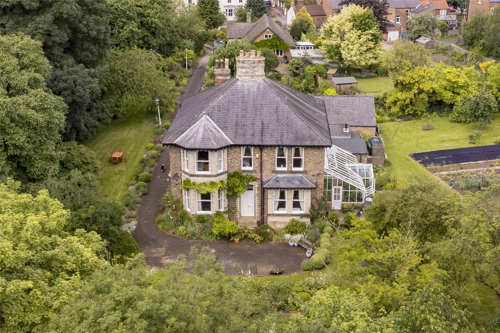 5 bedroom detached house for sale 0