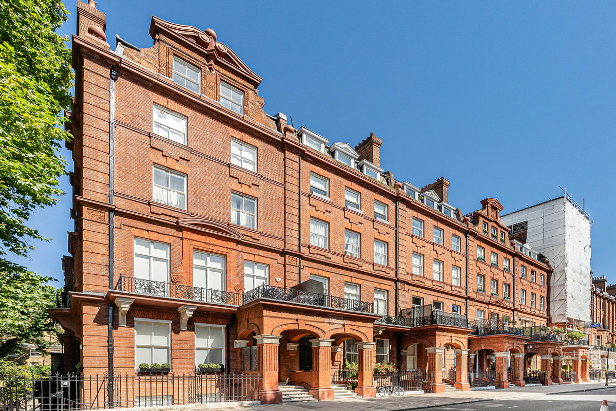 Flat Flat 1, 5, Cadogan Square, London photo 4