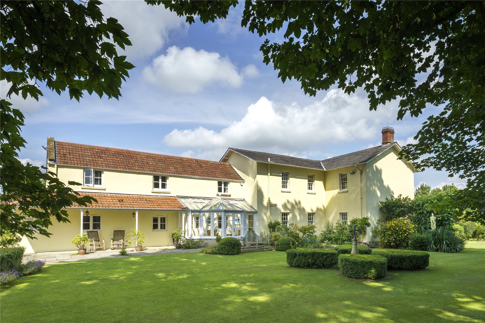6 bedroom detached house for sale 0