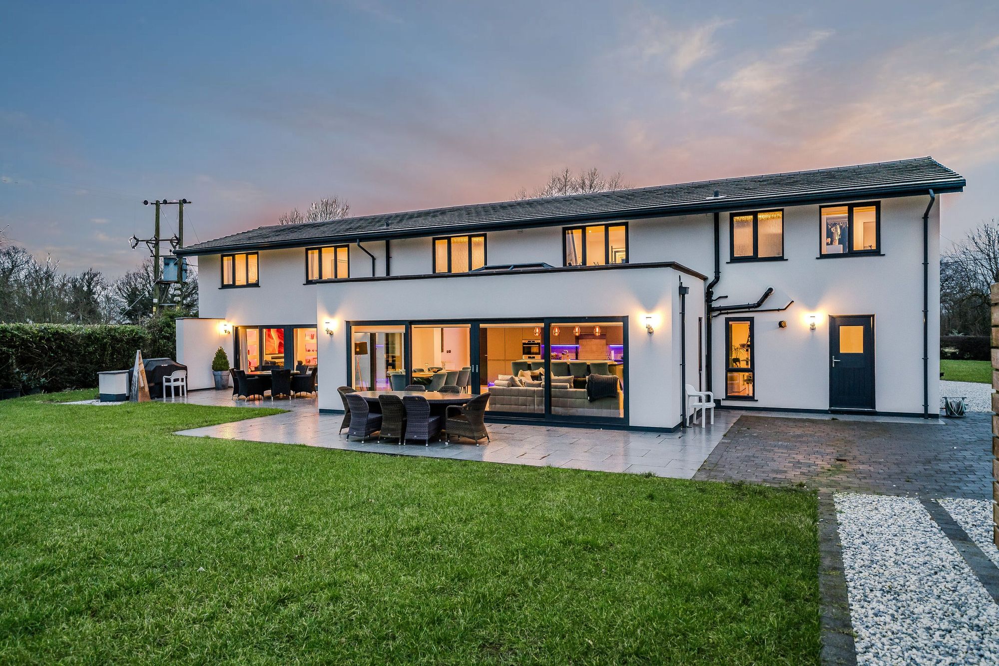 5 bedroom detached house for sale 0