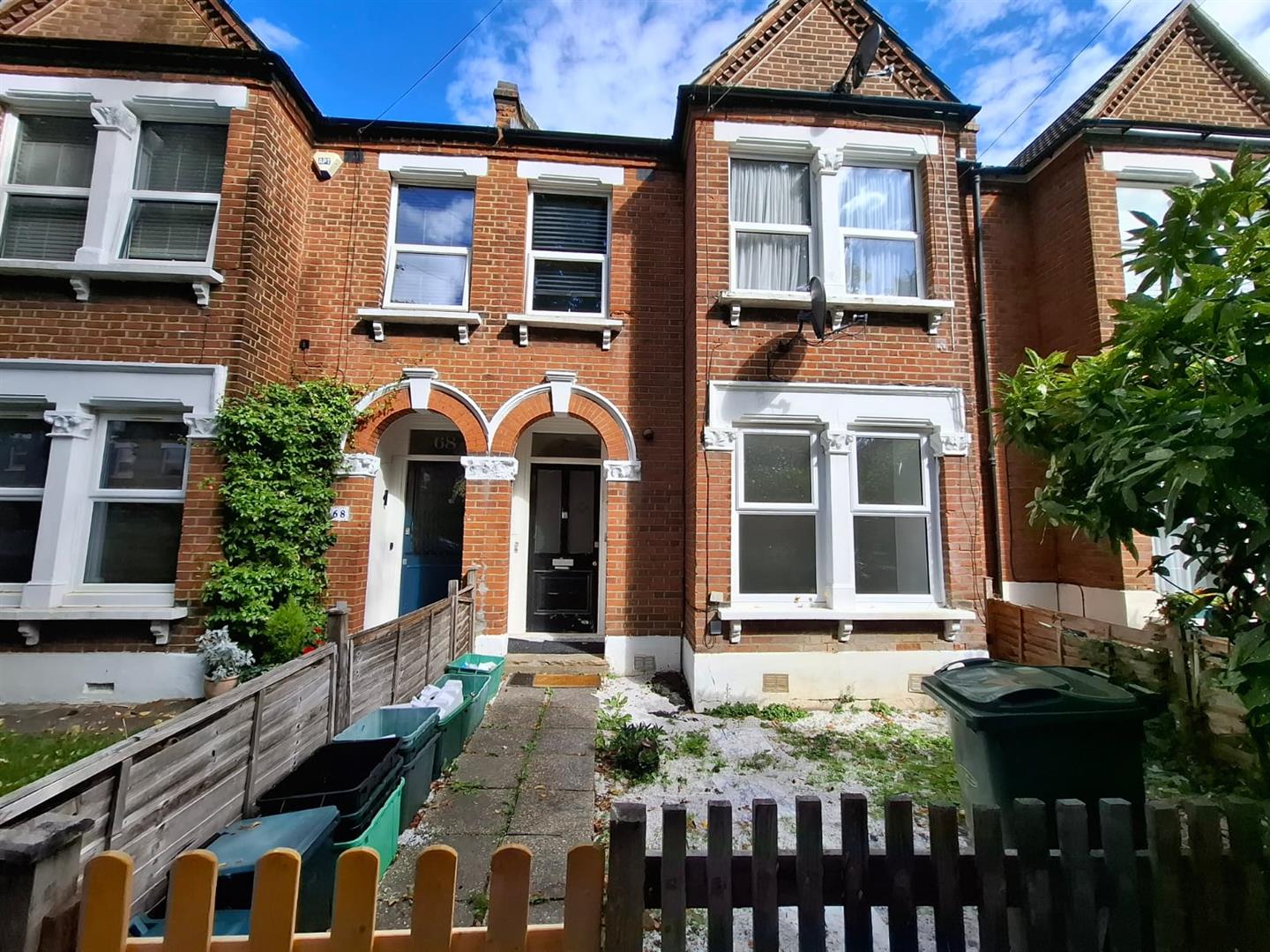 3-bed flat on 70, Samos Road, London, £2,100/mo
