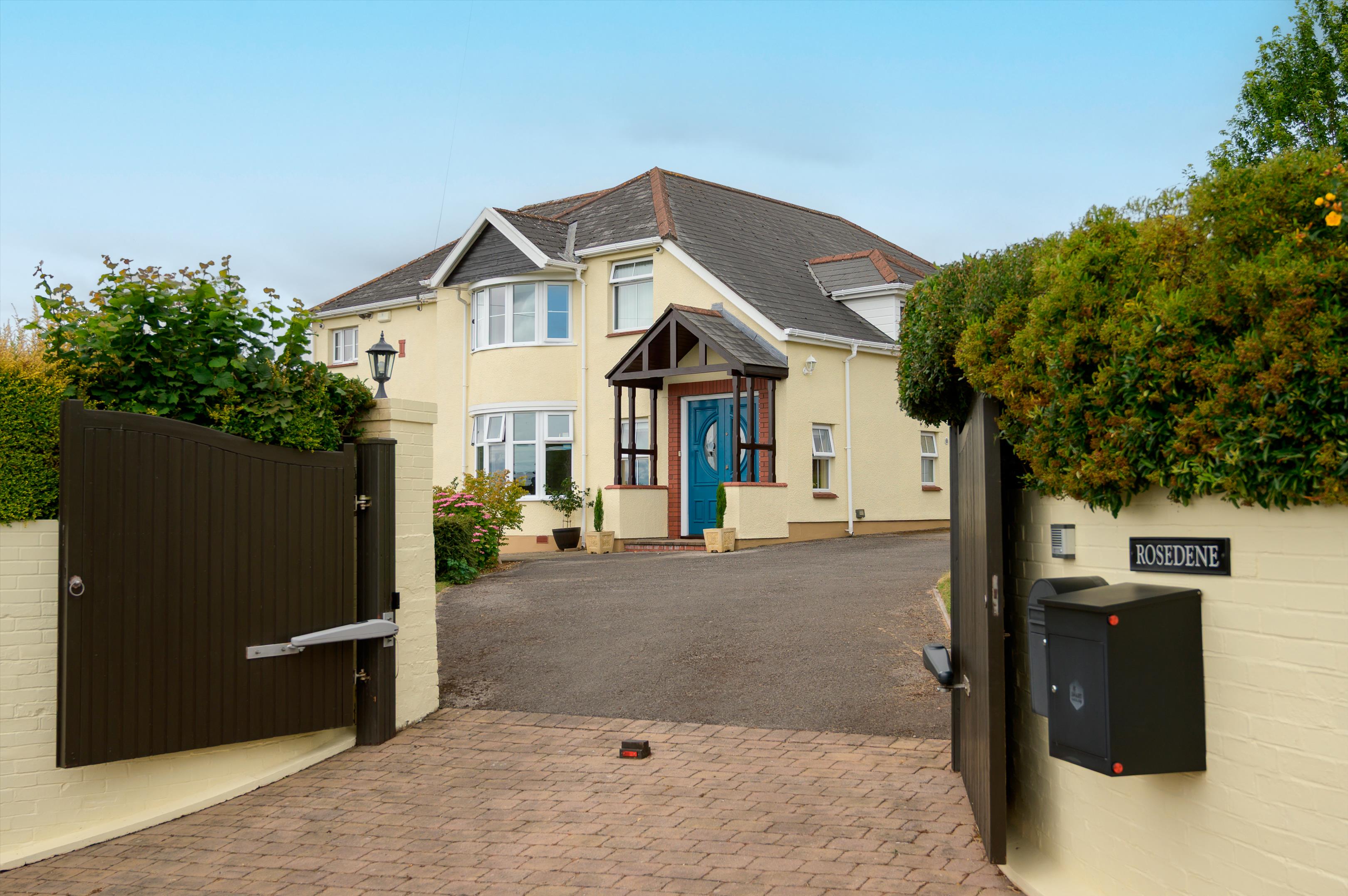 5 bedroom detached house for sale 0