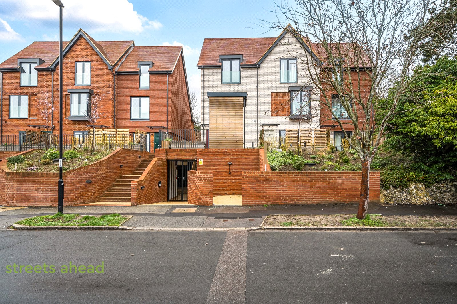 3-bed house on 9, Maplehurst Square, 29, The Grove, Coulsdon, £3,100/mo