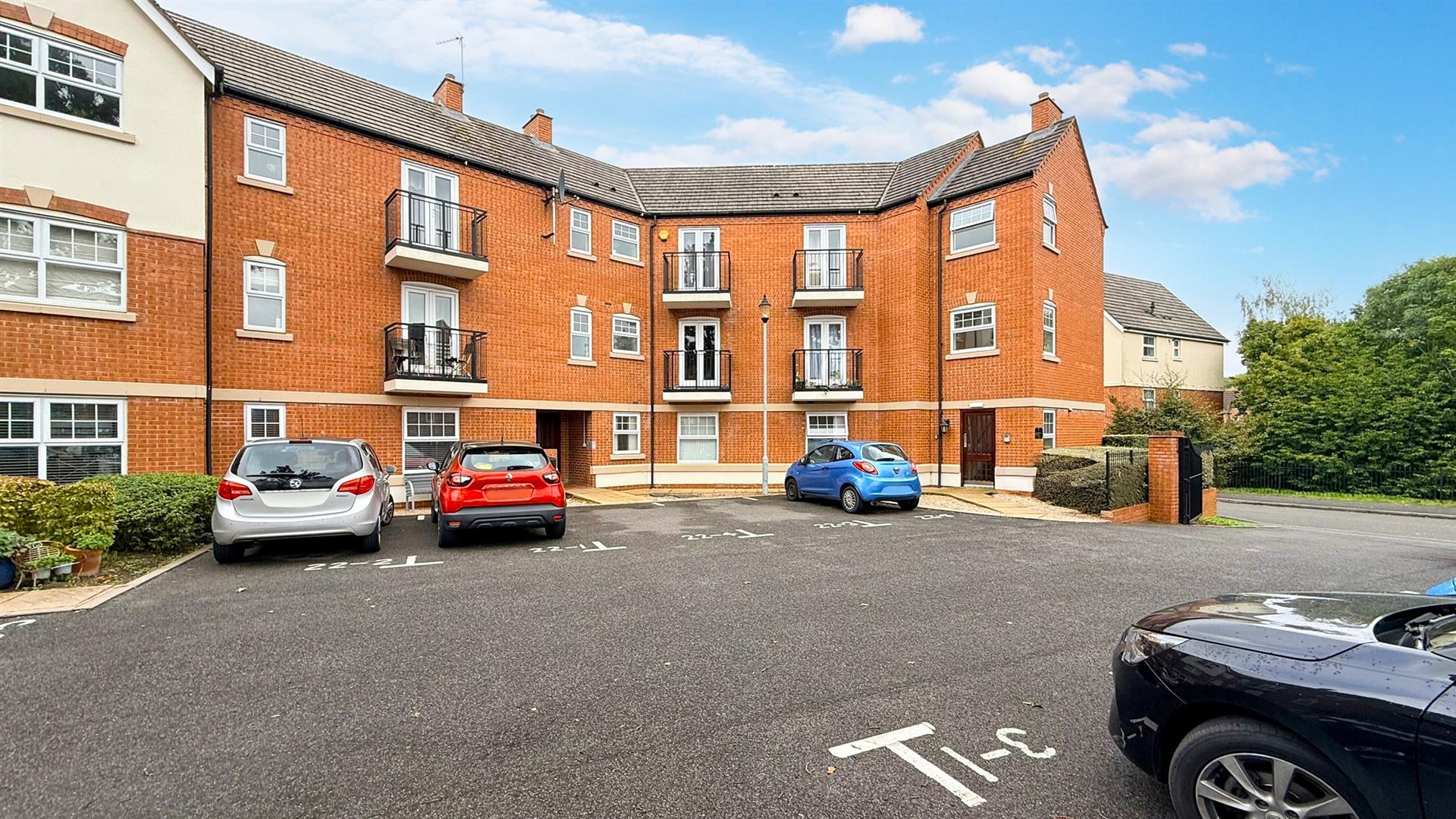 2 bed flat for sale
