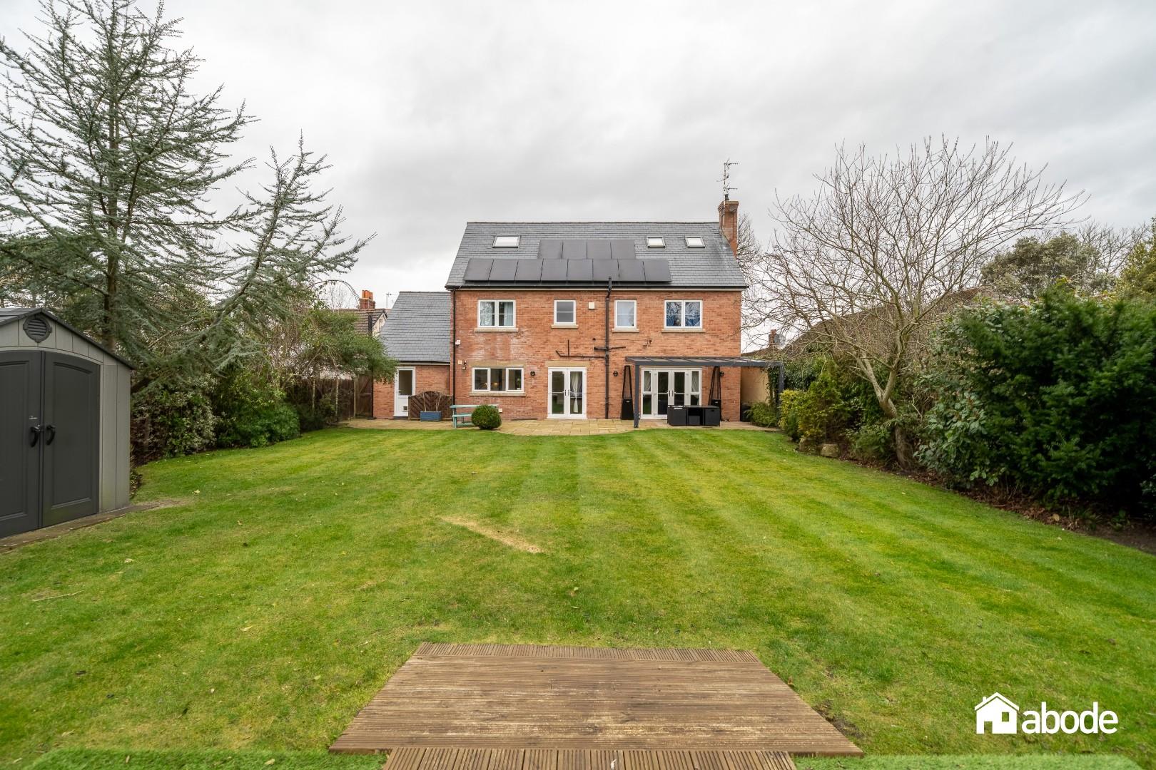 6 bedroom detached house for sale 0