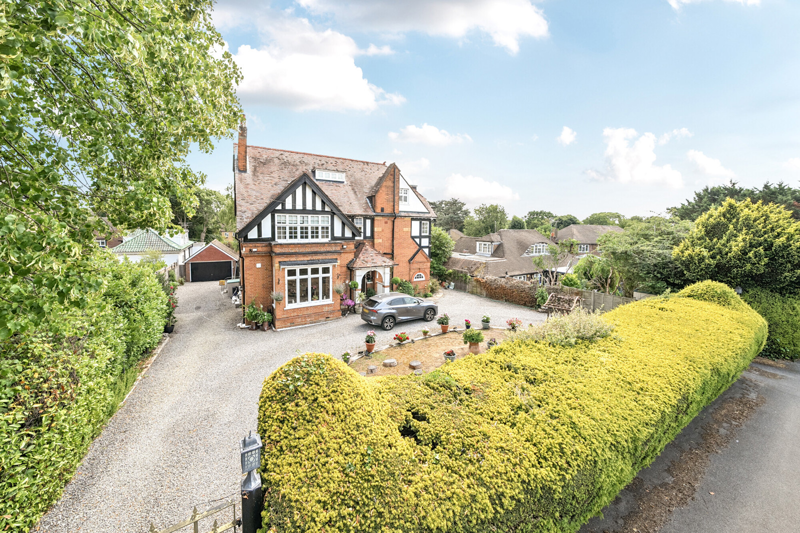 6 bedroom detached house for sale 0