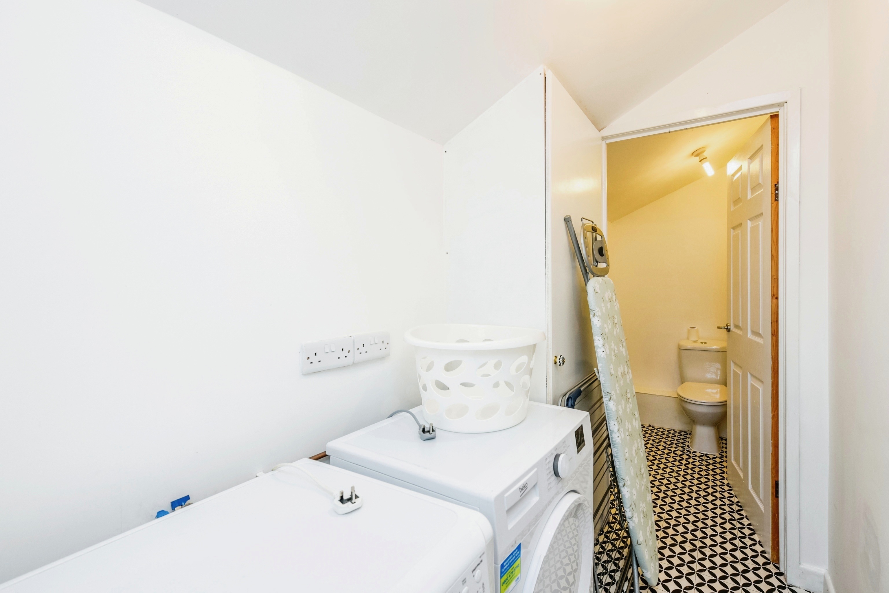 Photos of Fazakerley Road, Liverpool, Merseyside L9 66711150