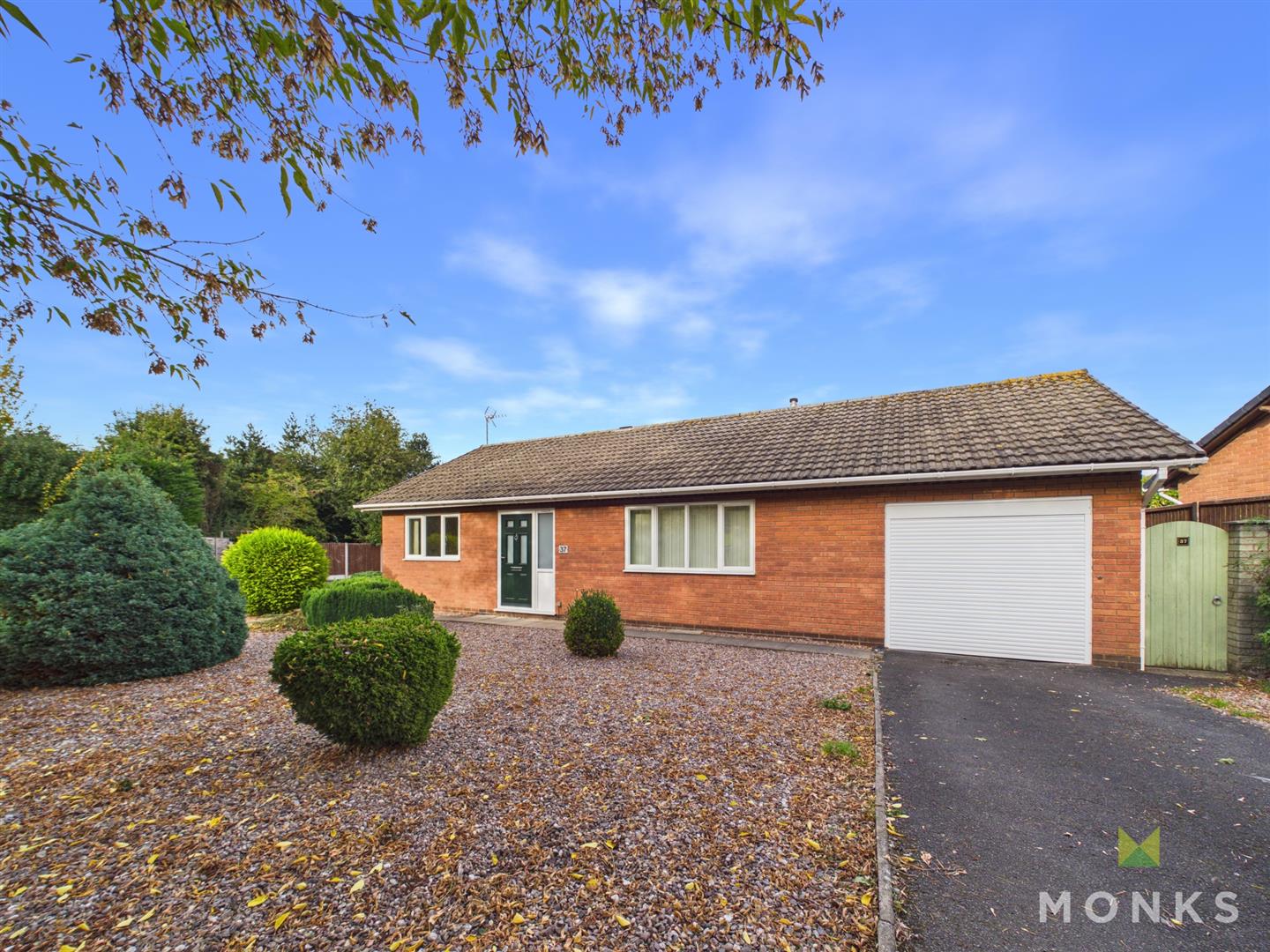 2 bed detached bungalow for sale