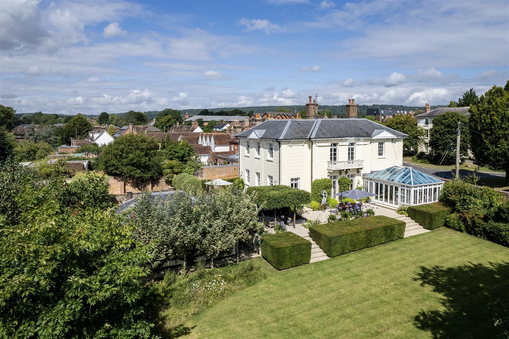 5 bedroom detached house for sale 0
