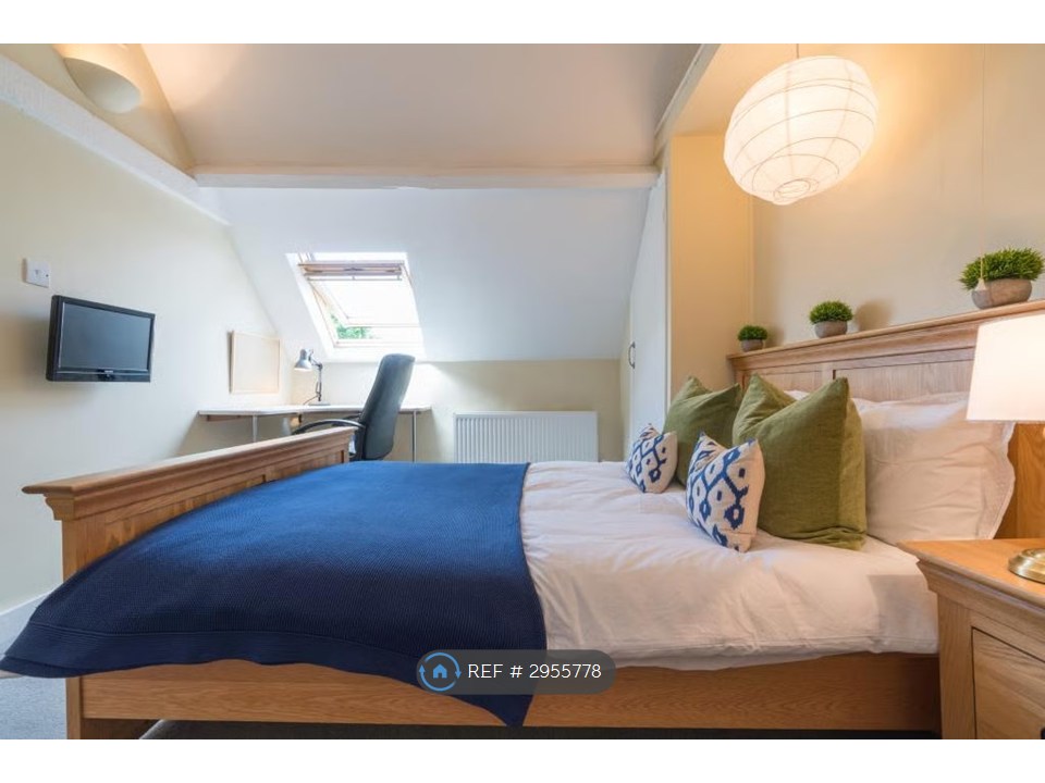 The Willows, City Bank Road, Cirencester photo 5