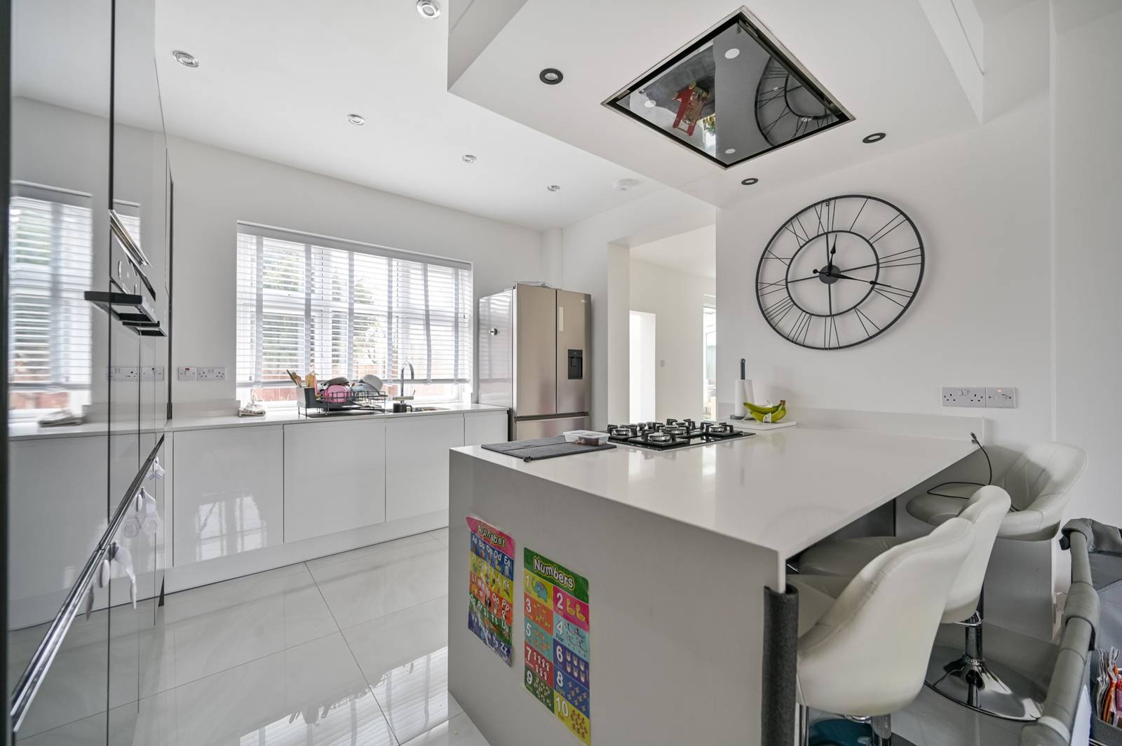 4 bedroom semi-detached house for sale 0