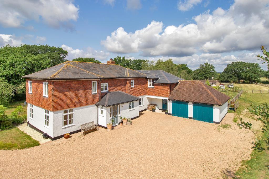 6 bedroom detached house for sale 0