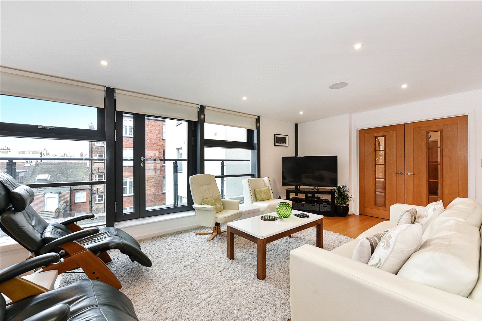 3 bedroom flat for sale 0