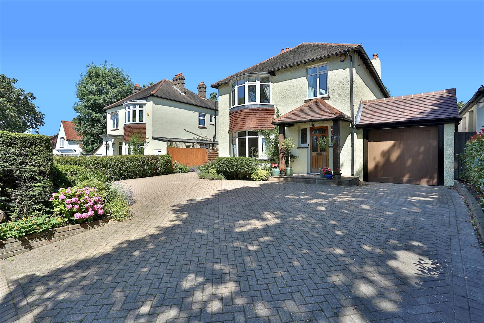 4 bedroom detached house for sale 0