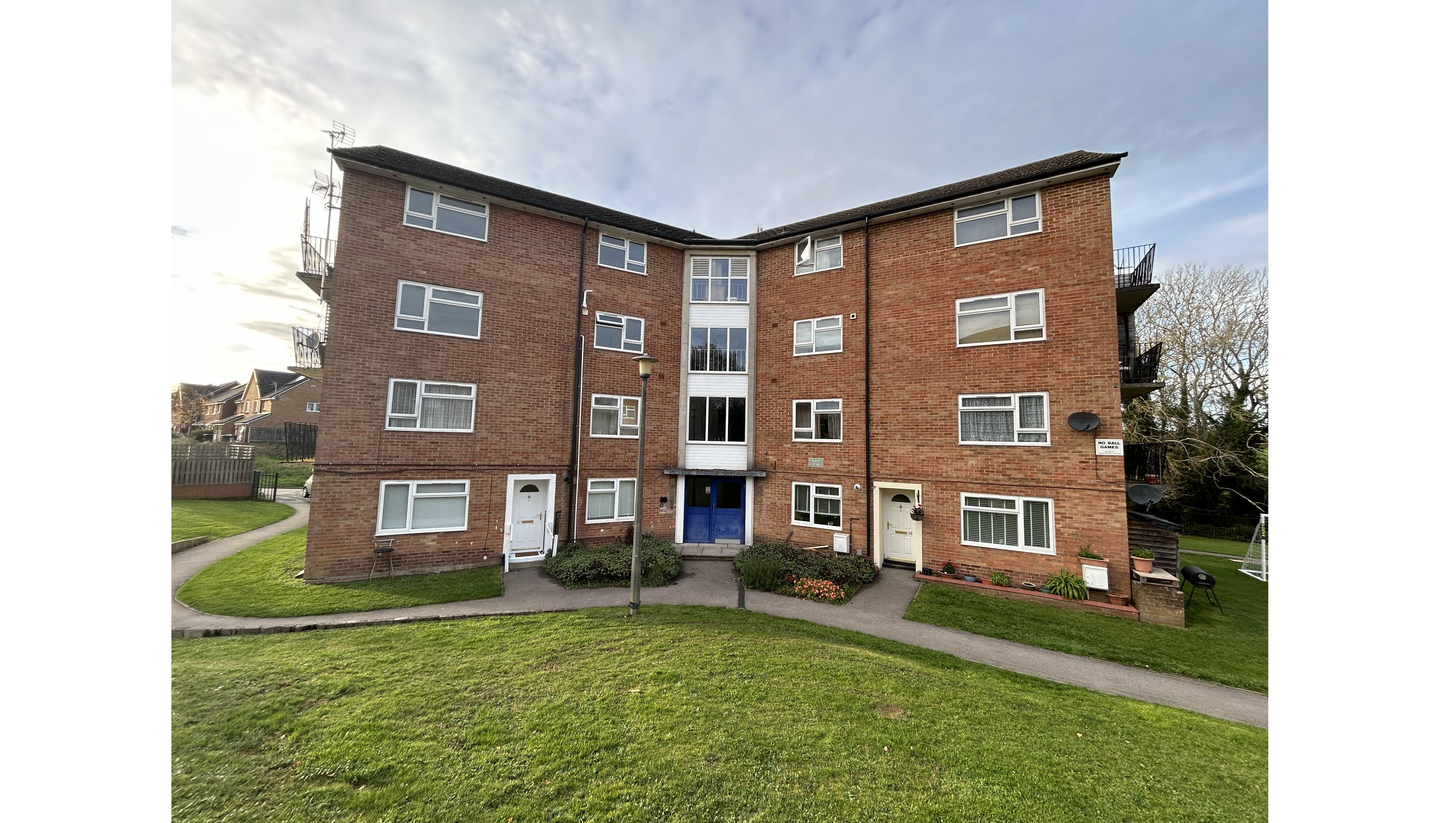 43, Hunters Hill, Reading photo 5
