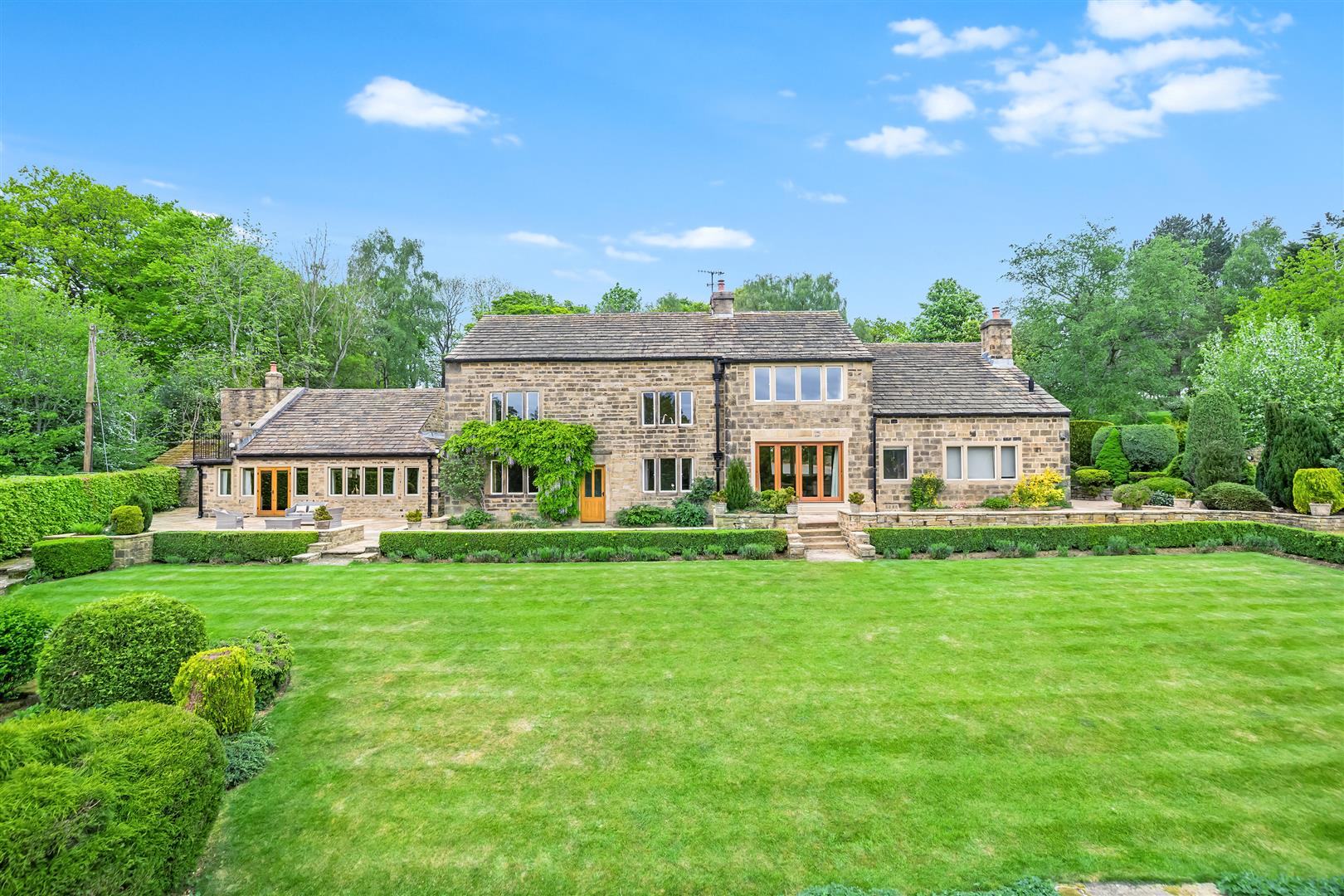 5 bedroom detached house for sale 0