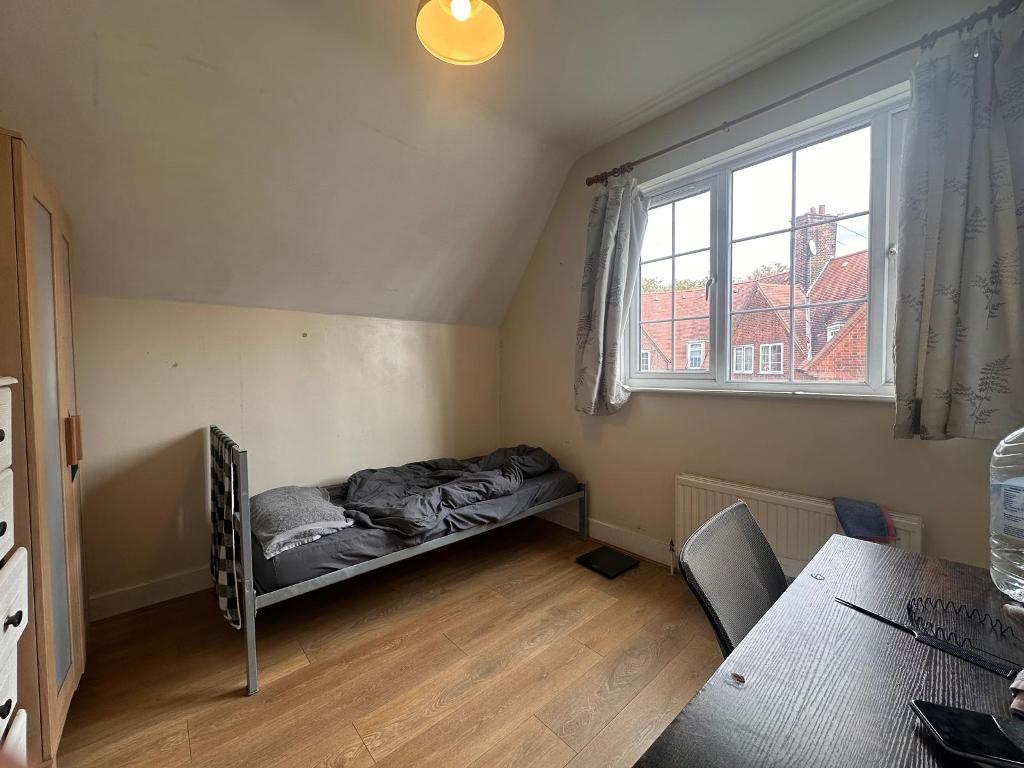 97, Fitzneal Street, London photo 5