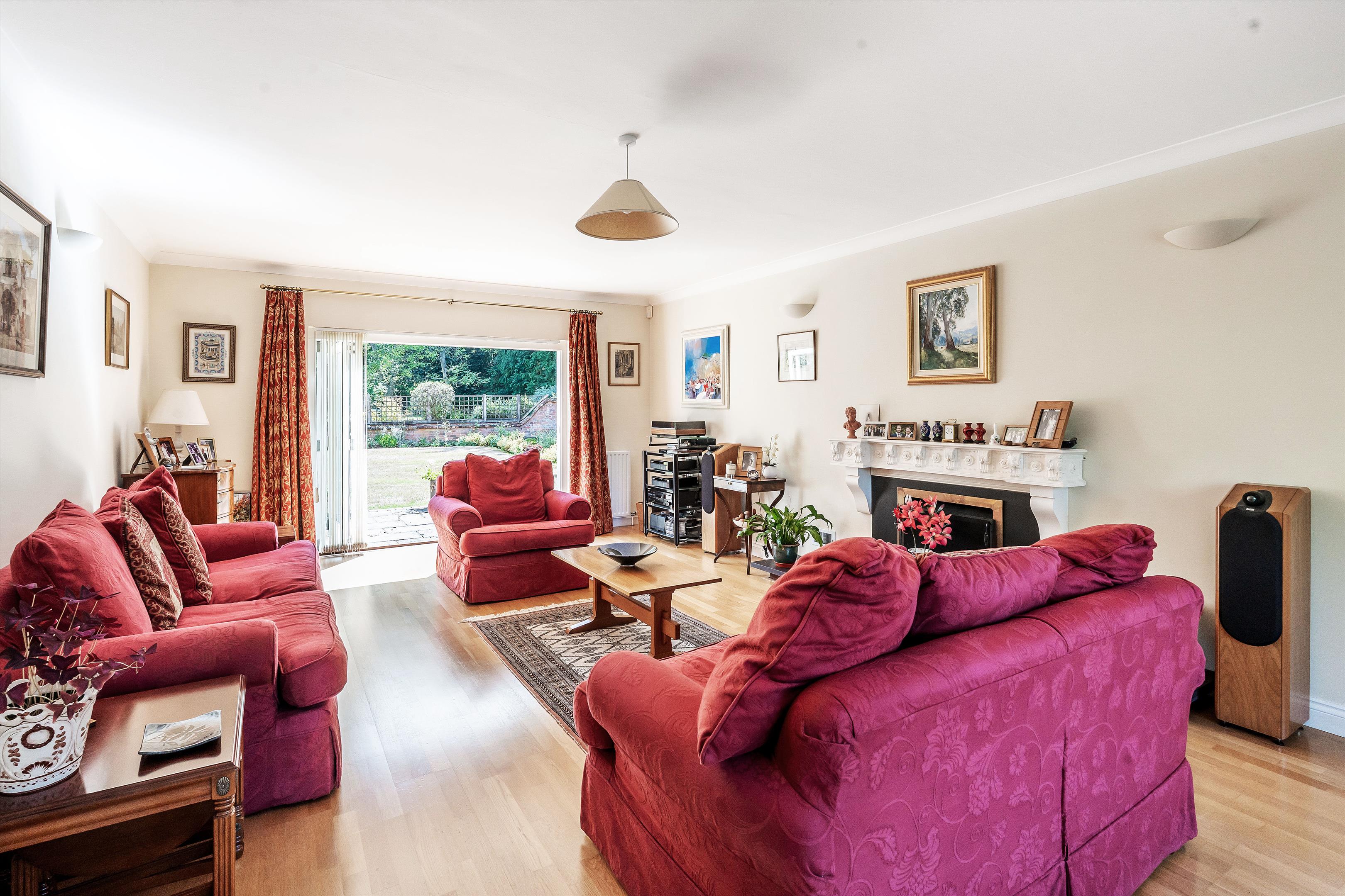 6 bedroom detached house for sale 0