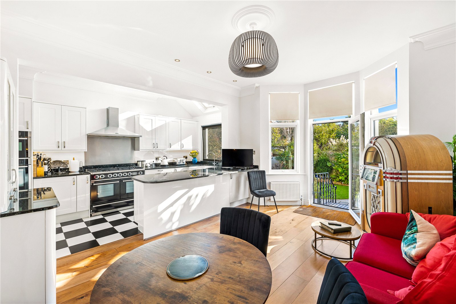 6 bedroom detached house for sale 0