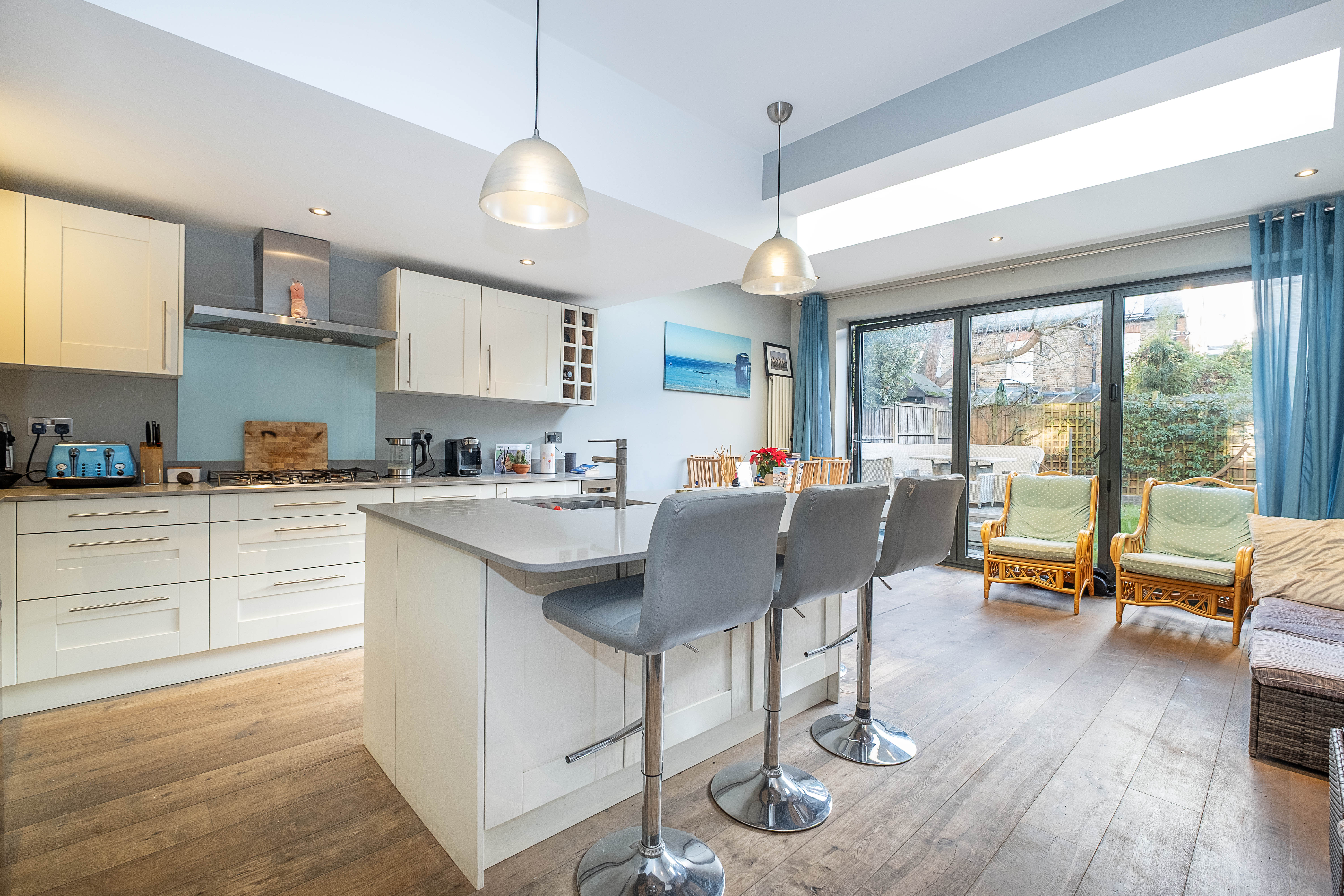 4 bedroom semi-detached house for sale 0