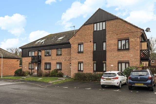 23, Roebuck Court, Didcot photo 2