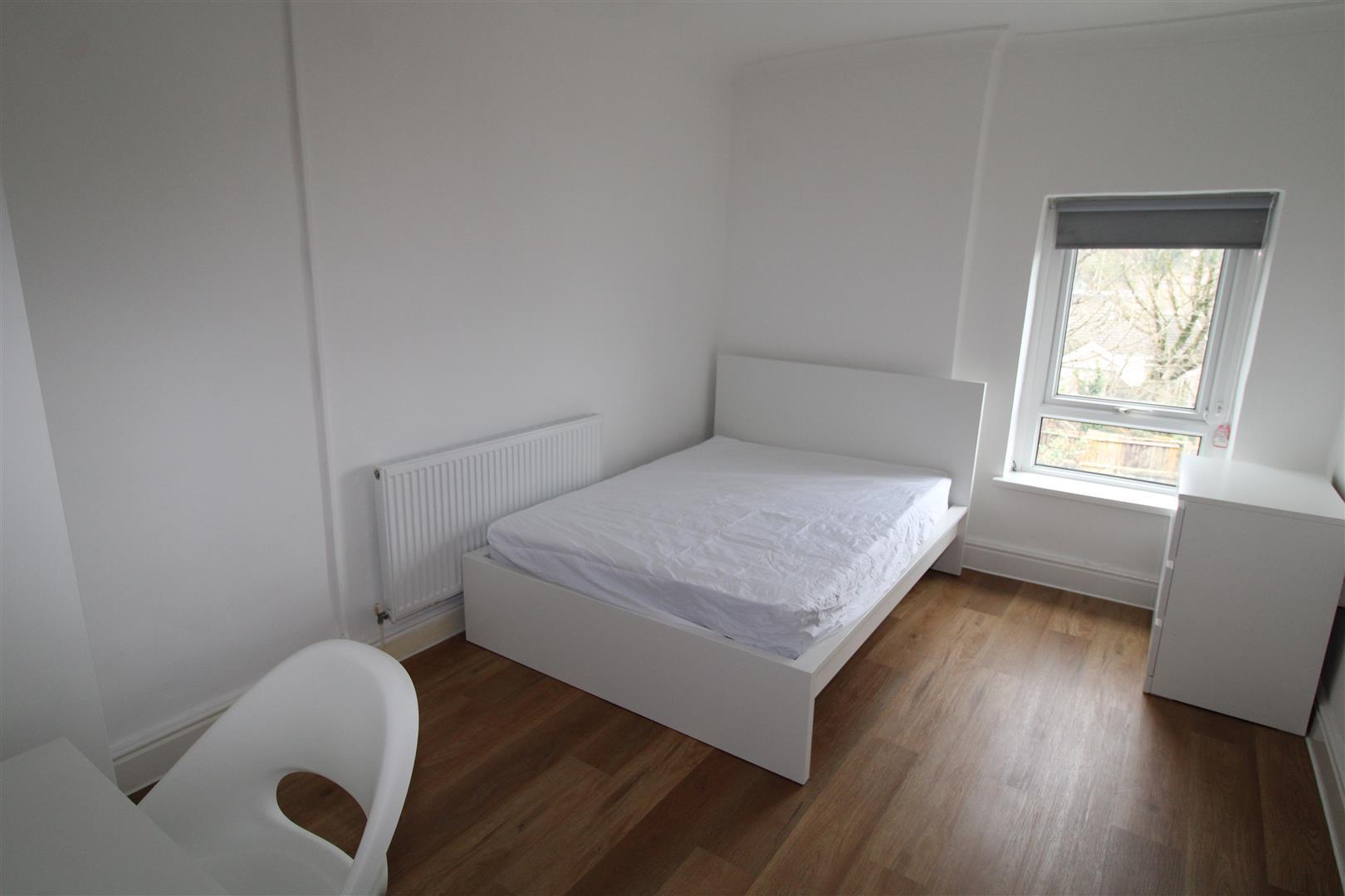 Room 5, 5, Queen Street, Pontypridd photo 5