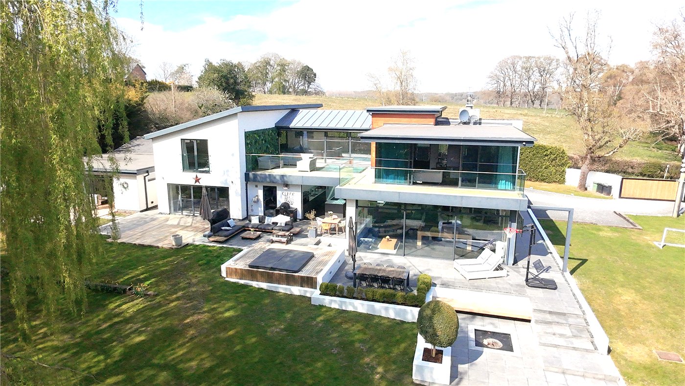 5 bedroom detached house for sale 0