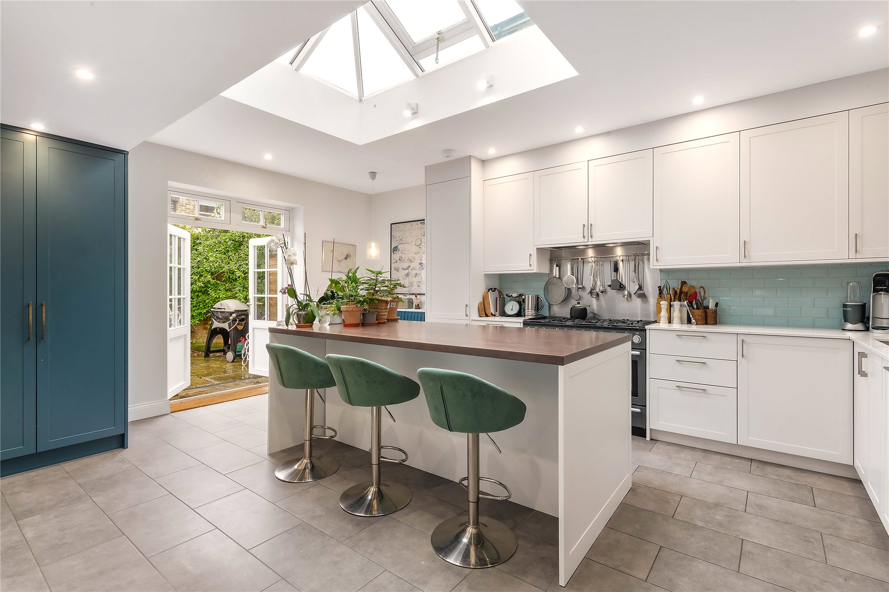 4 bedroom semi-detached house for sale 0