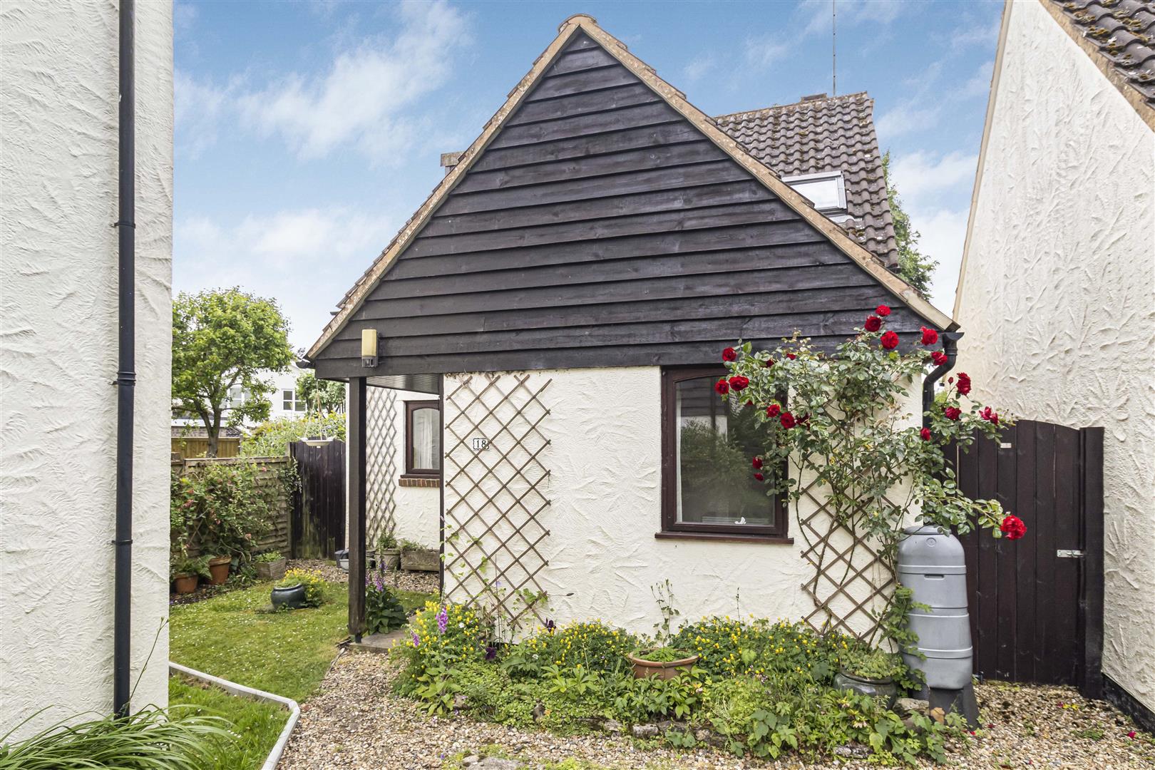 18, Colehills Close, Clavering photo 2