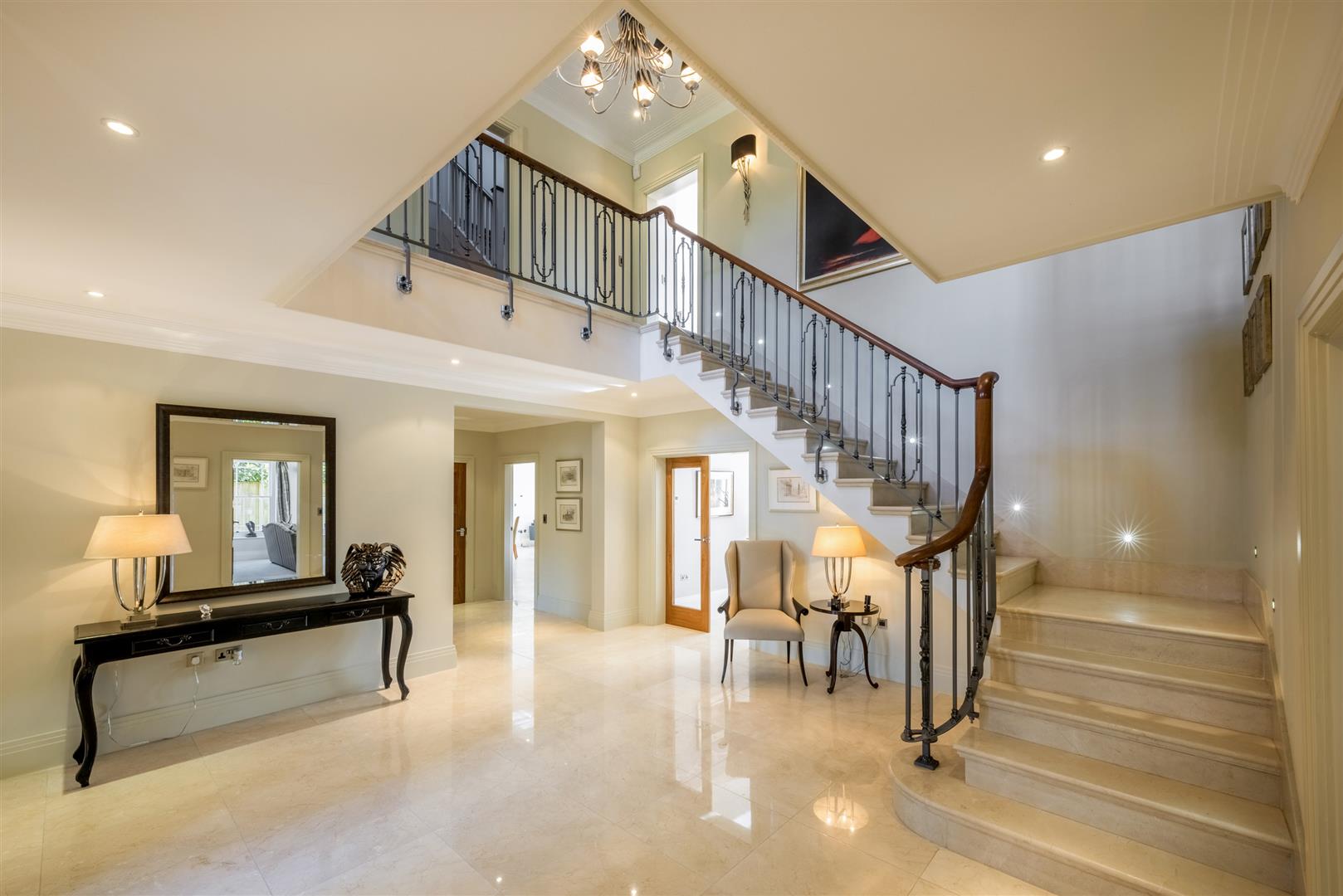 6 bedroom detached house for sale 0