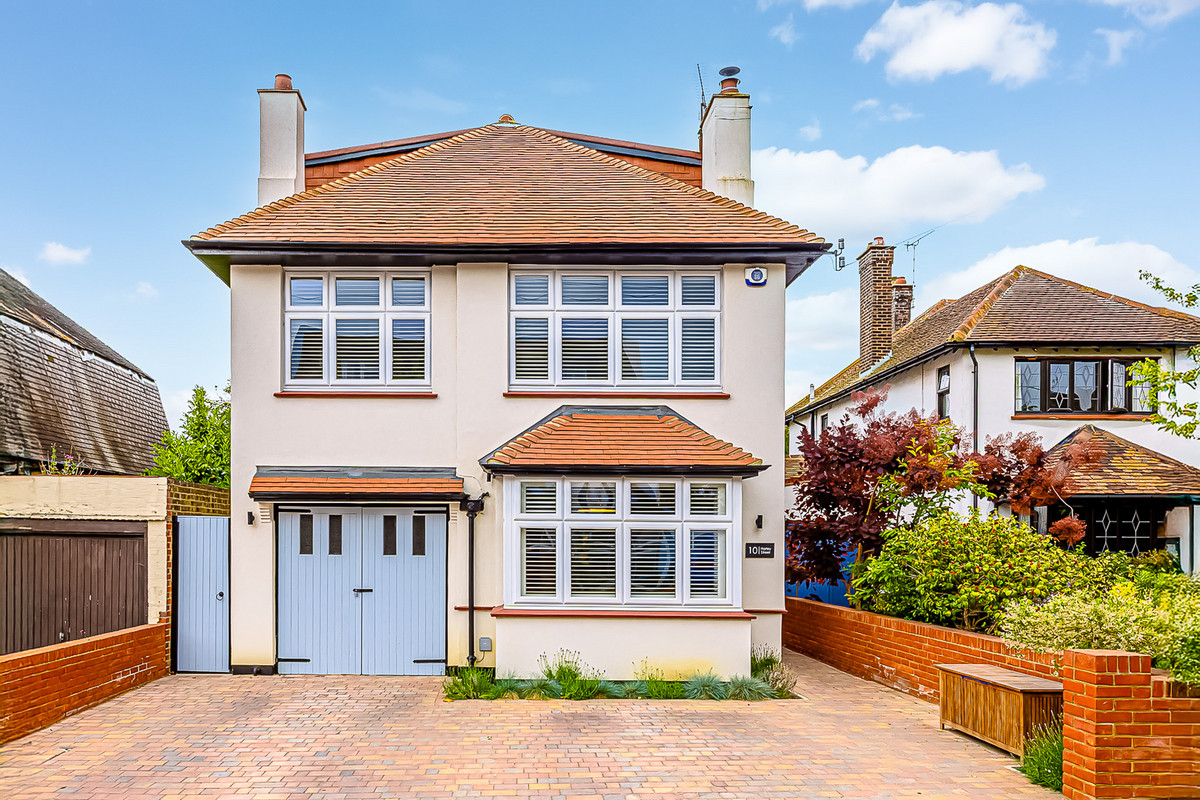 4 bedroom detached house for sale 0