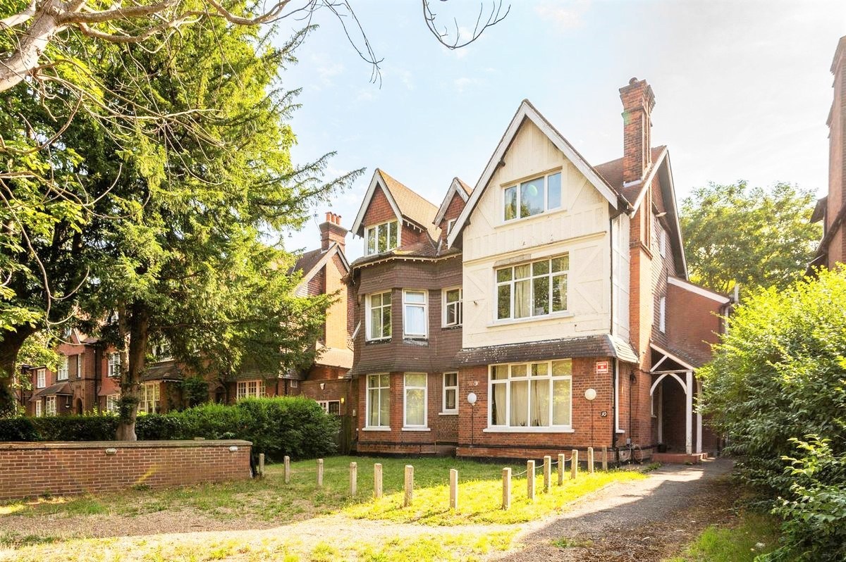 Flat 1, 10 Aldrington Road, London photo 5