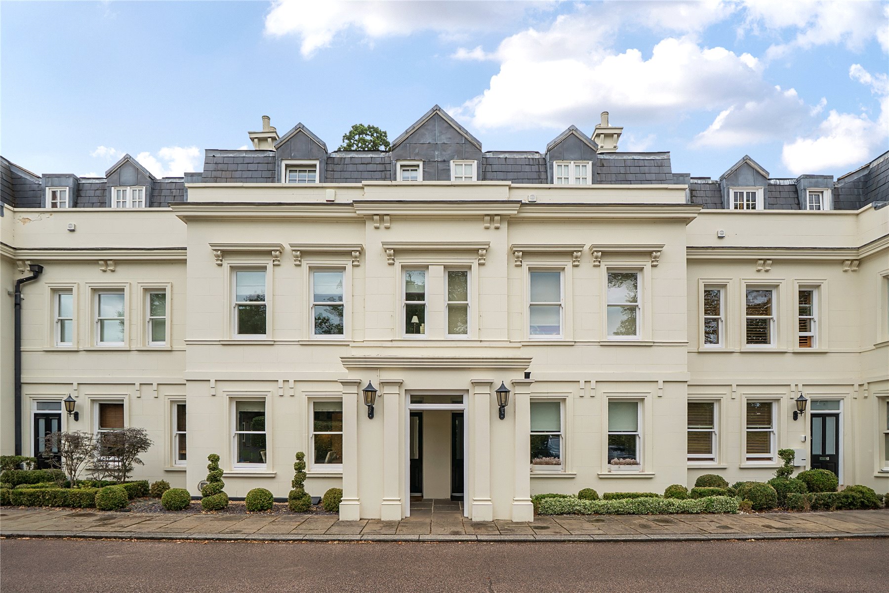 5 bedroom detached house for sale 0