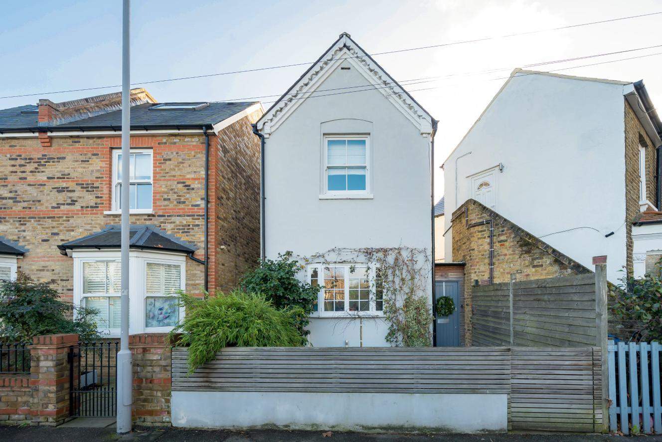 3 bedroom detached house for sale 0