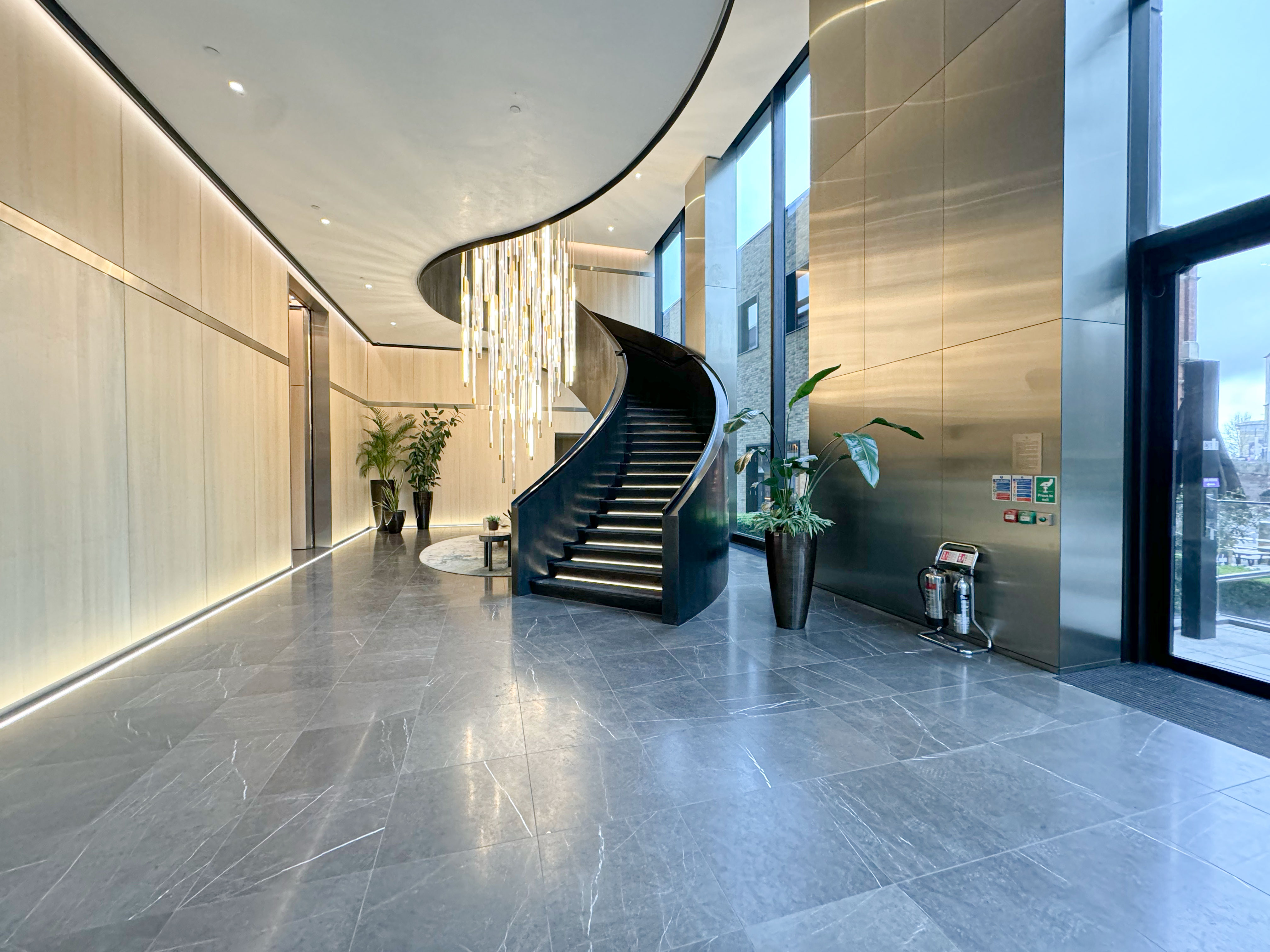 3 bedroom flat for sale 0