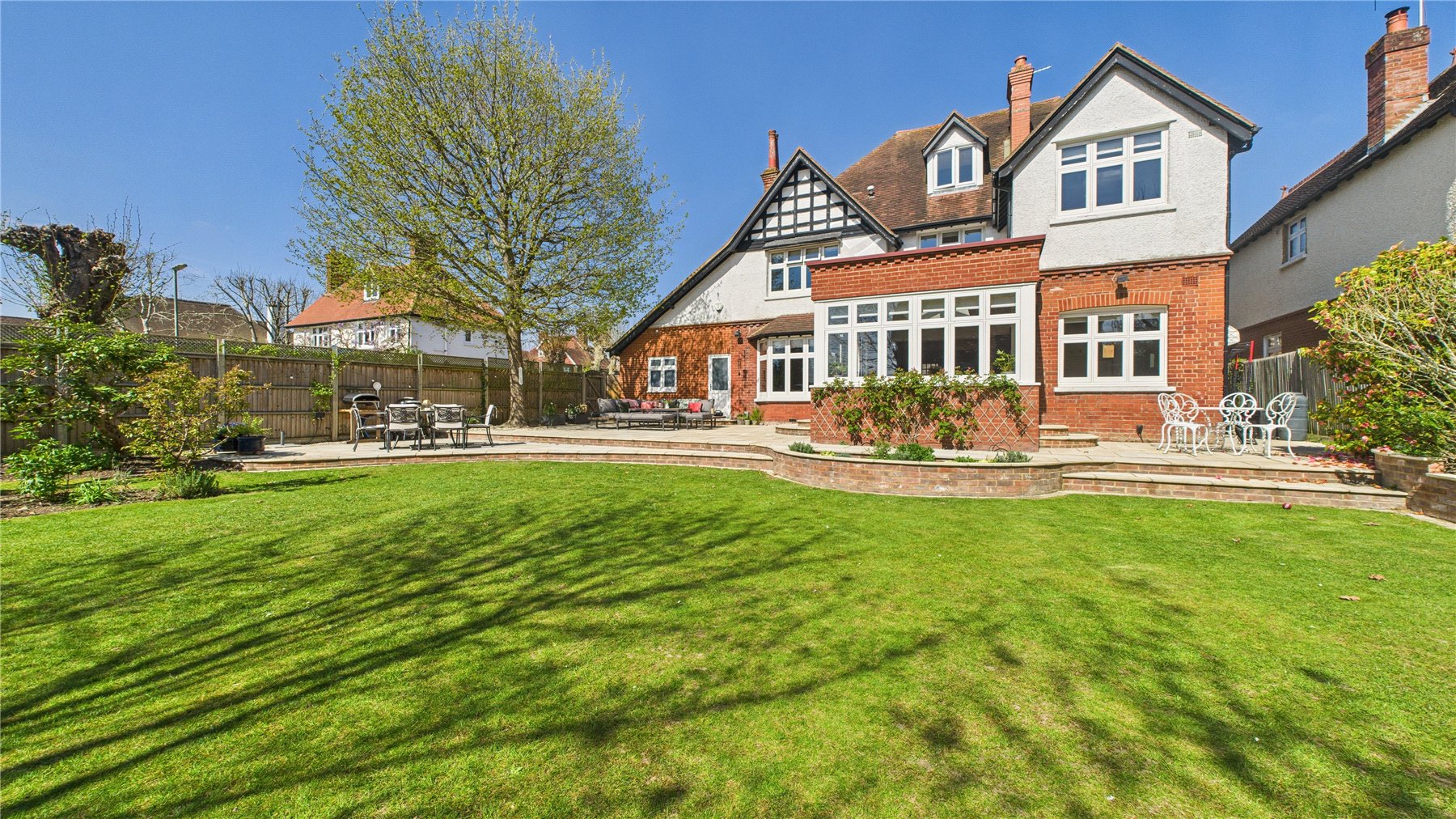 6 bedroom detached house for sale 0