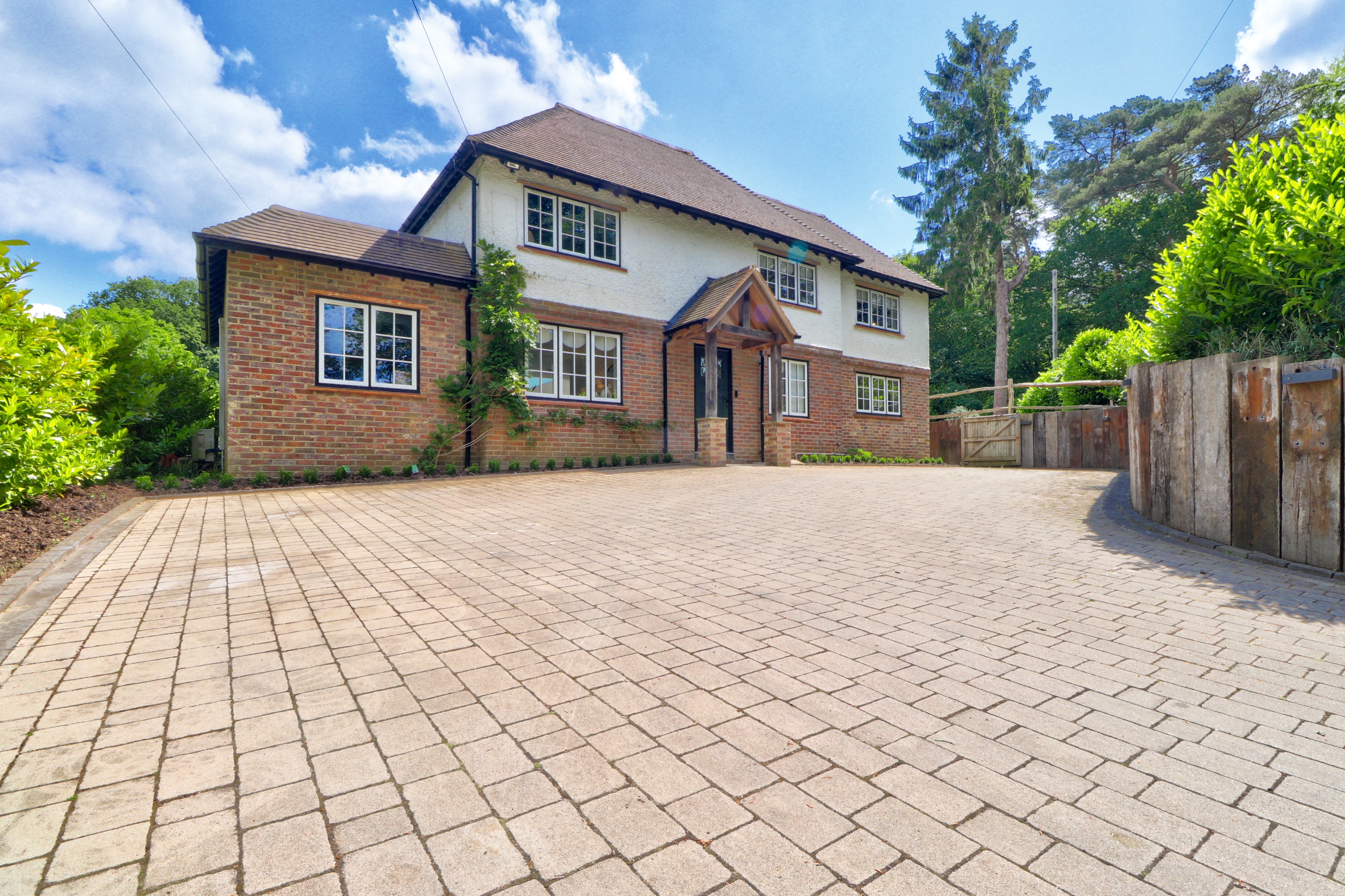 5 bedroom detached house for sale 0