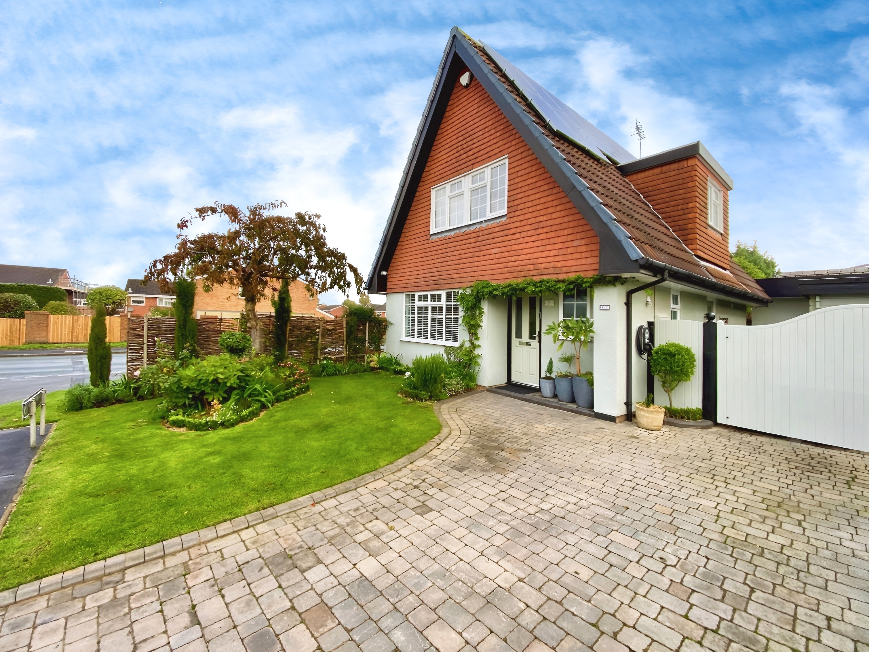 4-bed house on 1, Edge Hill Drive, Perton, £450,000