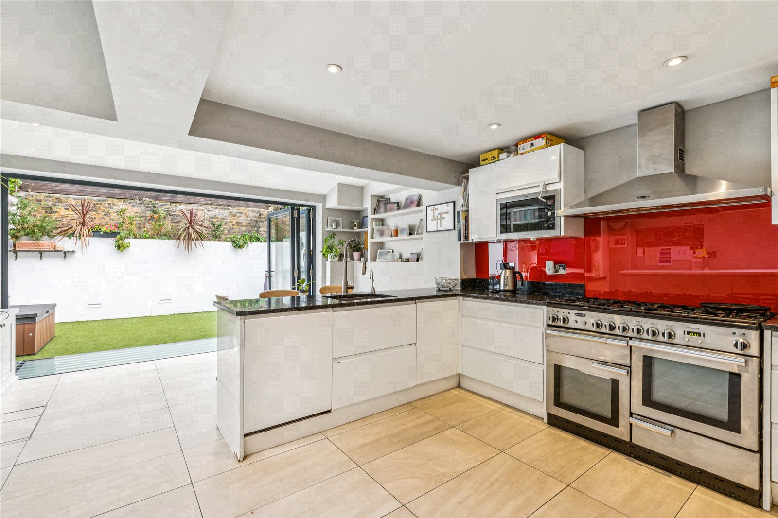 4 bedroom flat for sale 0