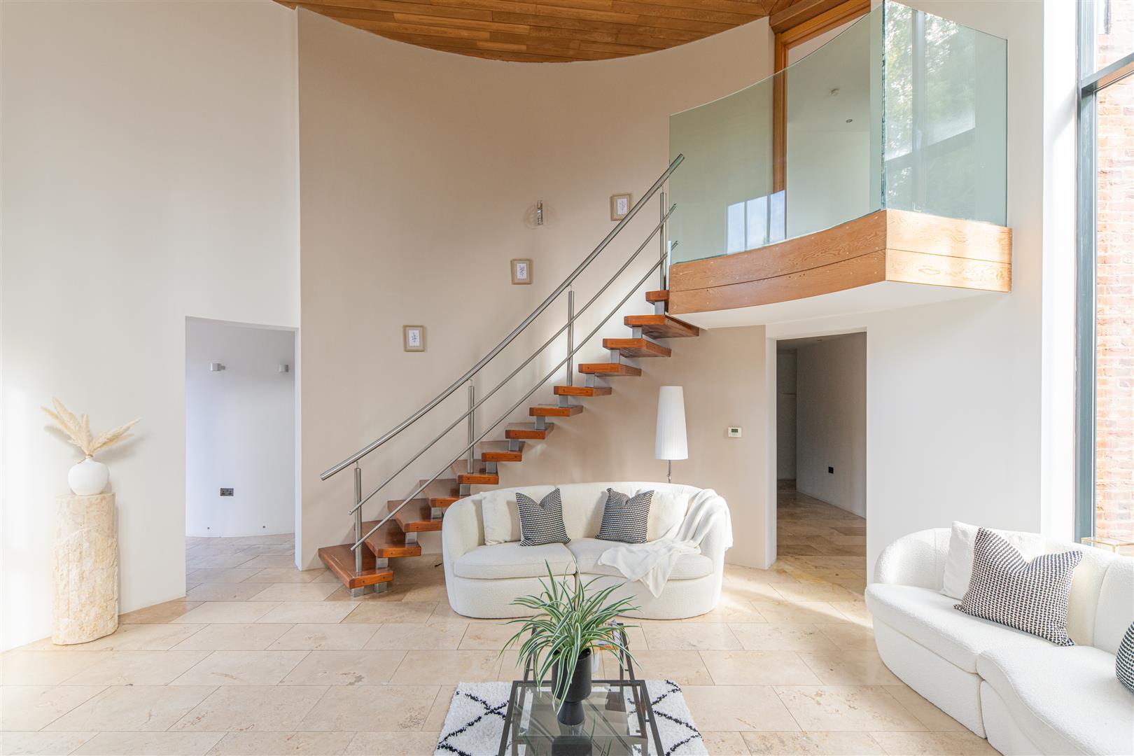 5 bedroom detached house for sale 0