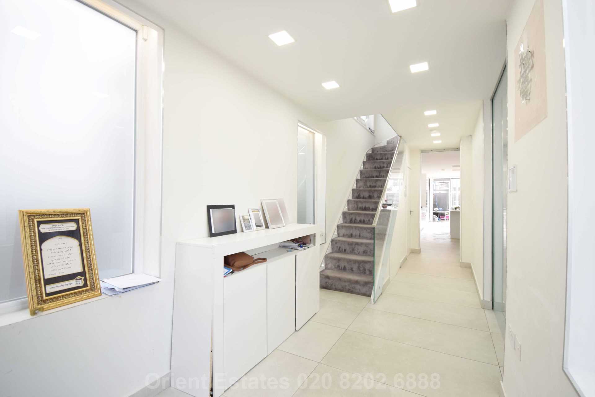 5 bedroom semi-detached house for sale 0