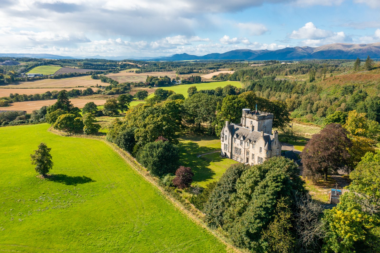 8 bedroom country house for sale 0