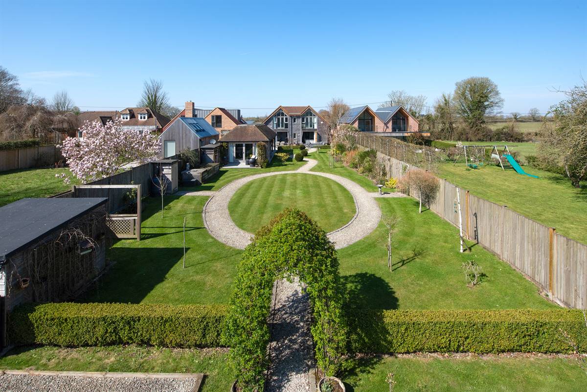 5 bedroom detached house for sale 0