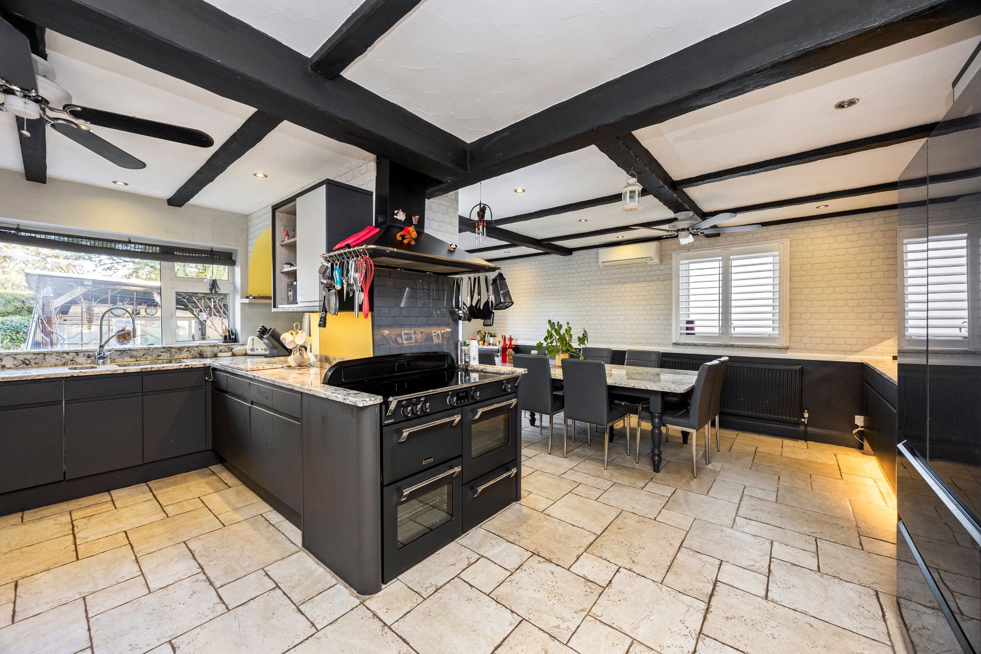 4 bedroom detached house for sale 0