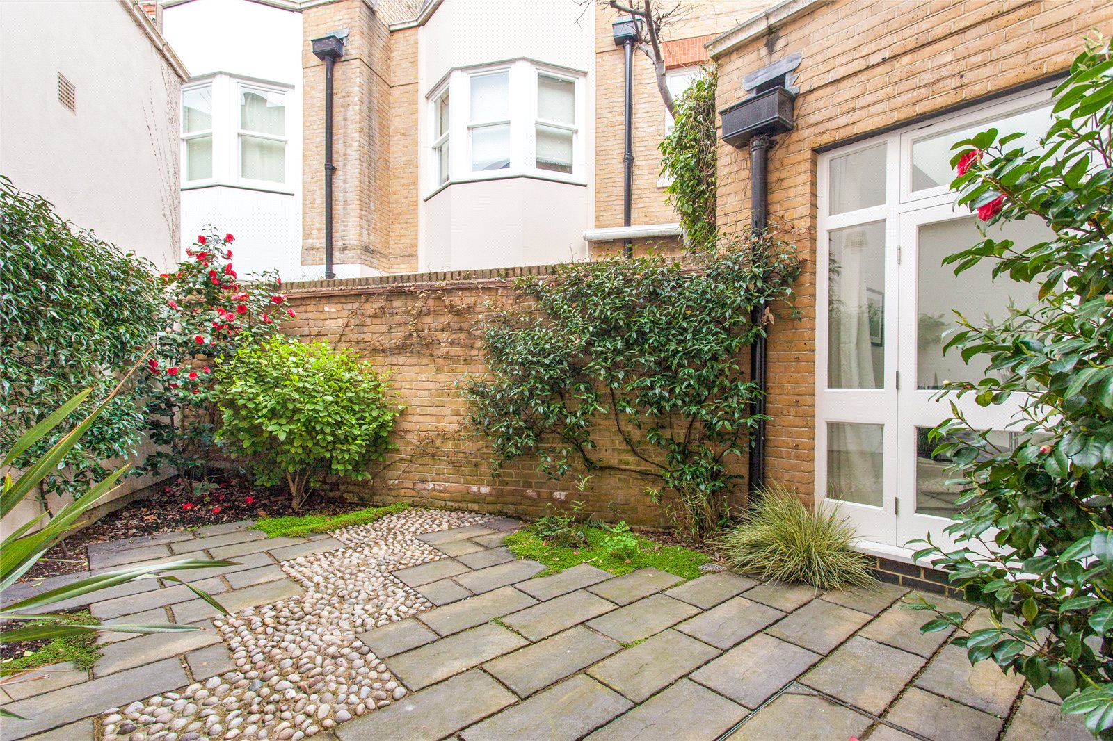 3 bedroom mews house for sale 0