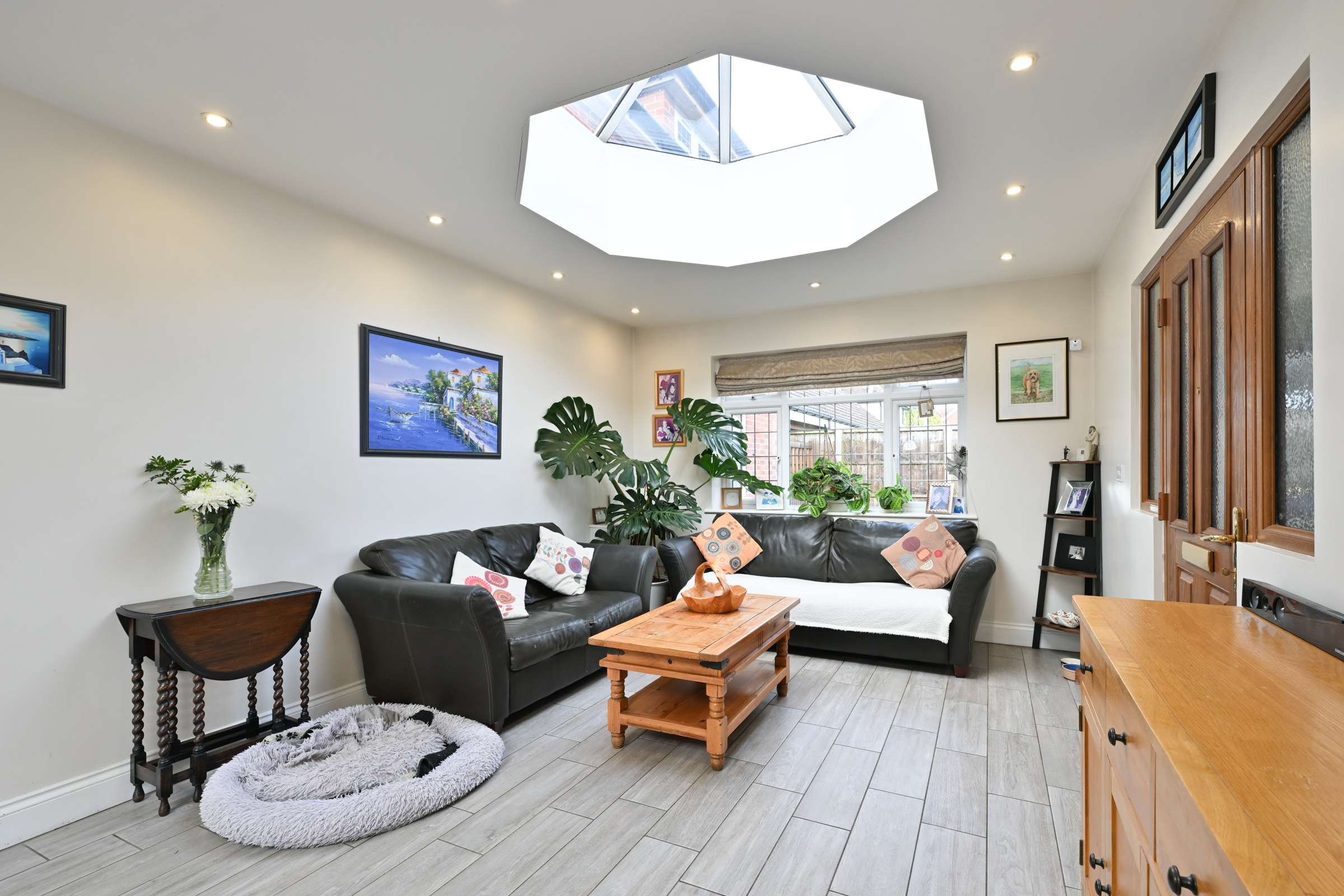 6 bedroom detached house for sale 0