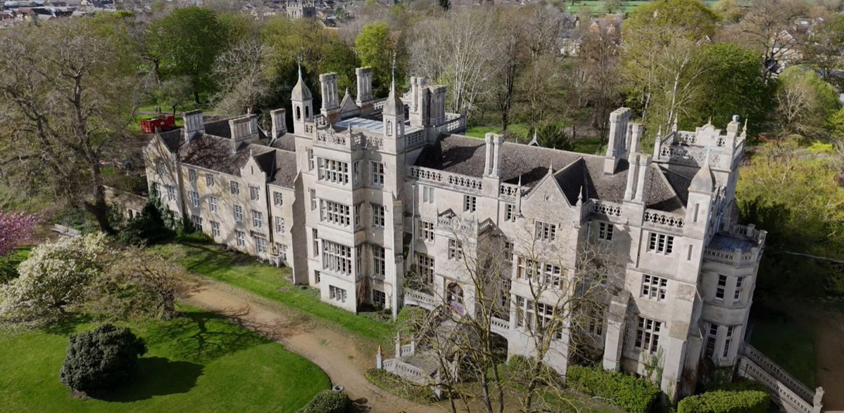 25 bedroom country house for sale 0