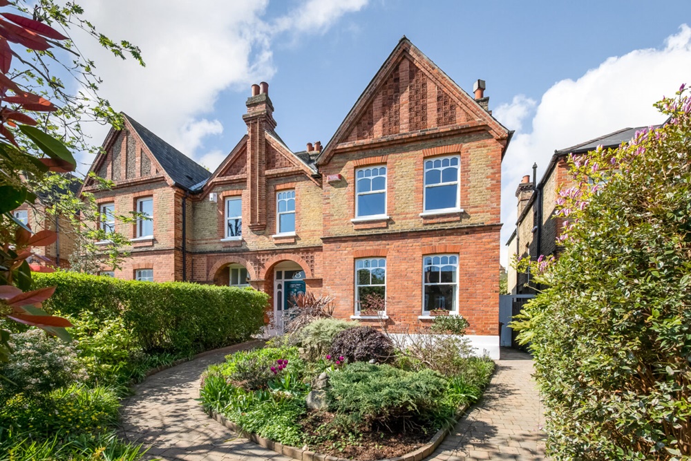 4 bedroom semi-detached house for sale 0