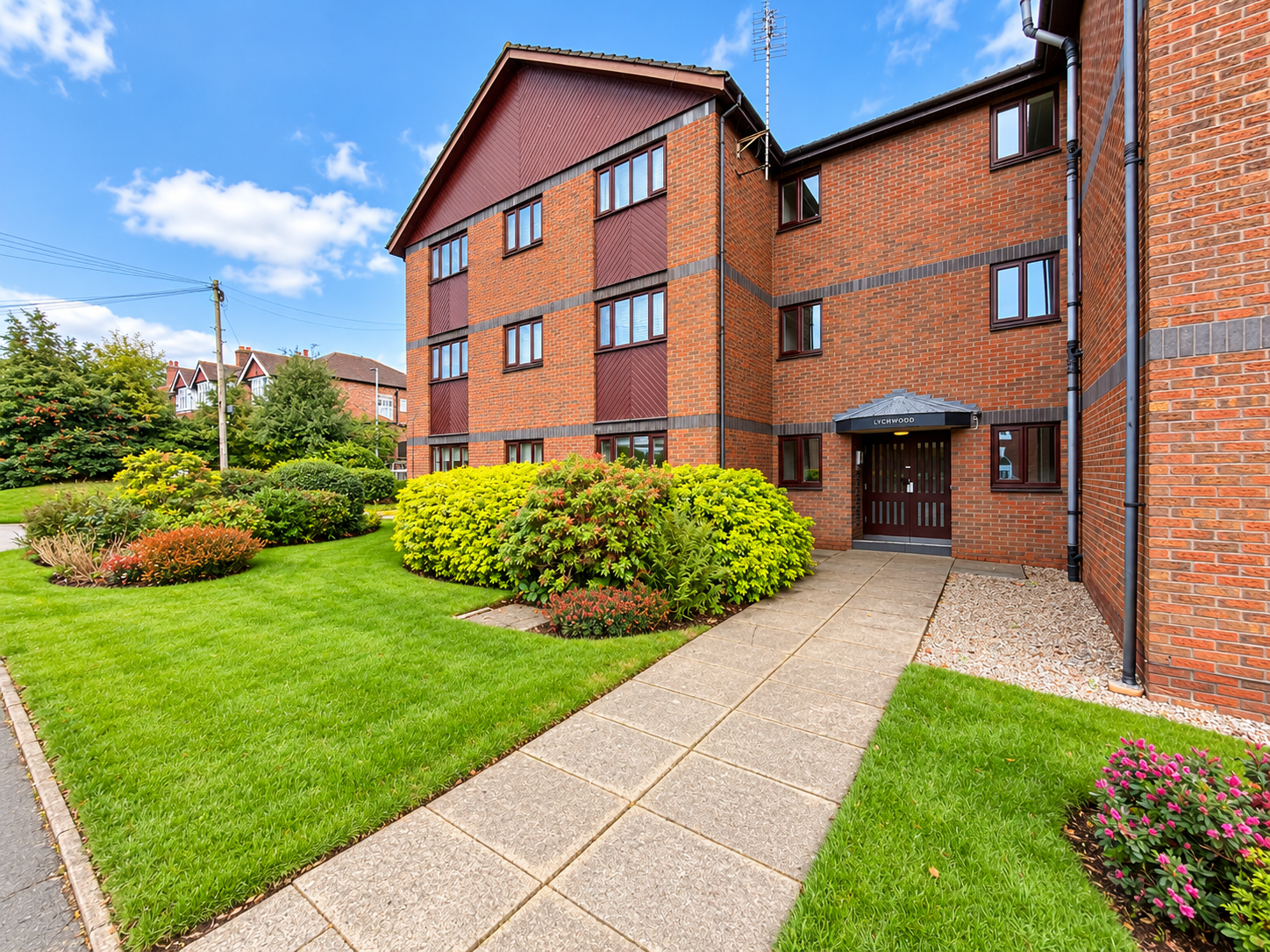 2 bed flat for sale