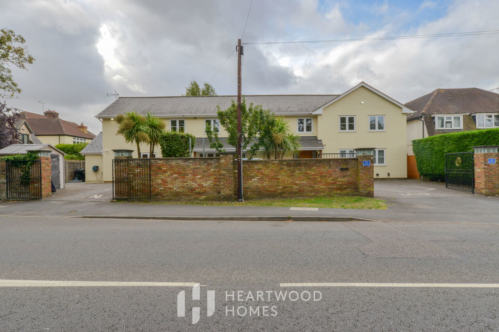 6-bed detached on 60a, Sandpit Lane, St. Albans, £1,400,000